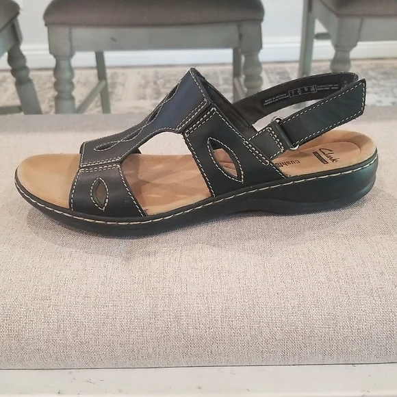 Women's Sandals - Picture 2 of 5